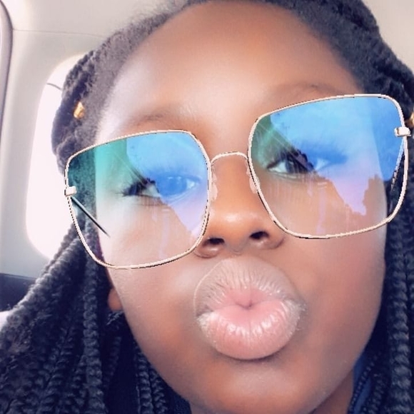 Meet your Posher, Samantha - Picture 1 of 1